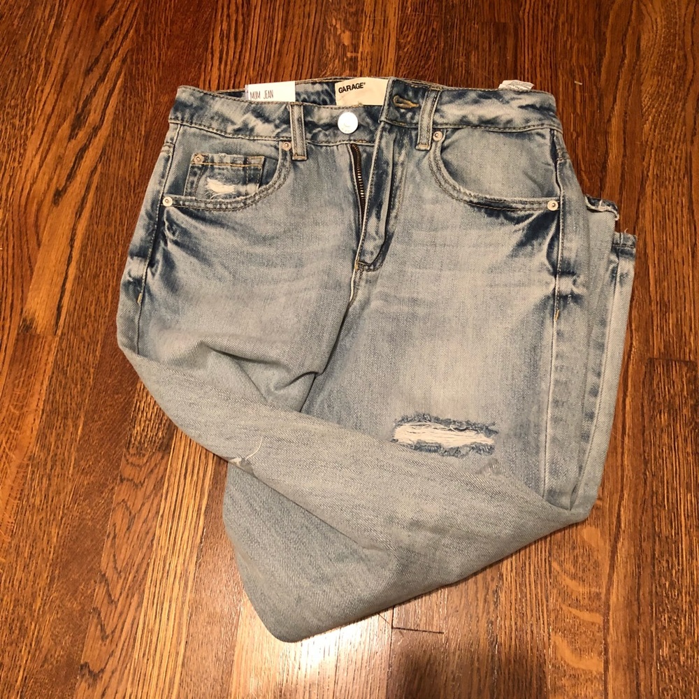Distressed/ripped boyfriend “mom” jeans size one